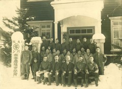 昭和12年頃 マルキパン 水谷農場事務所前にて