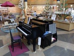 道の駅まるせっぷ 木芸館のグランドピアノ